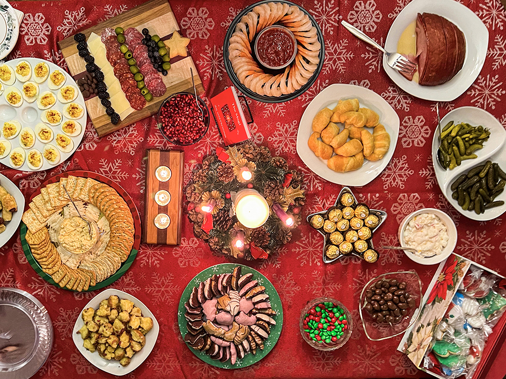 Christmas dinner table 1000